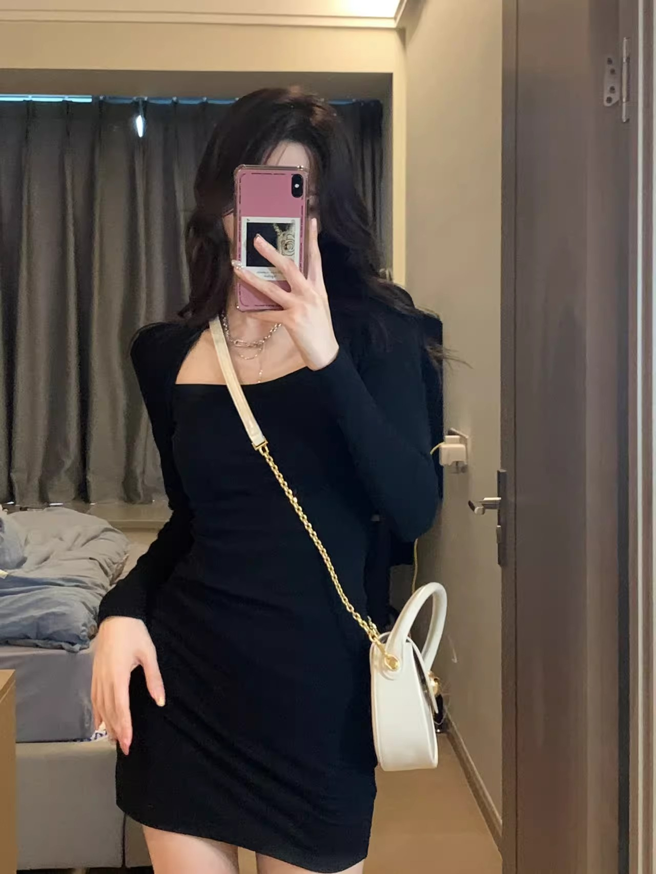 法式氣質黑色方領長袖連衣裙秋季女裝2023新款性感辣妹包臀短裙子