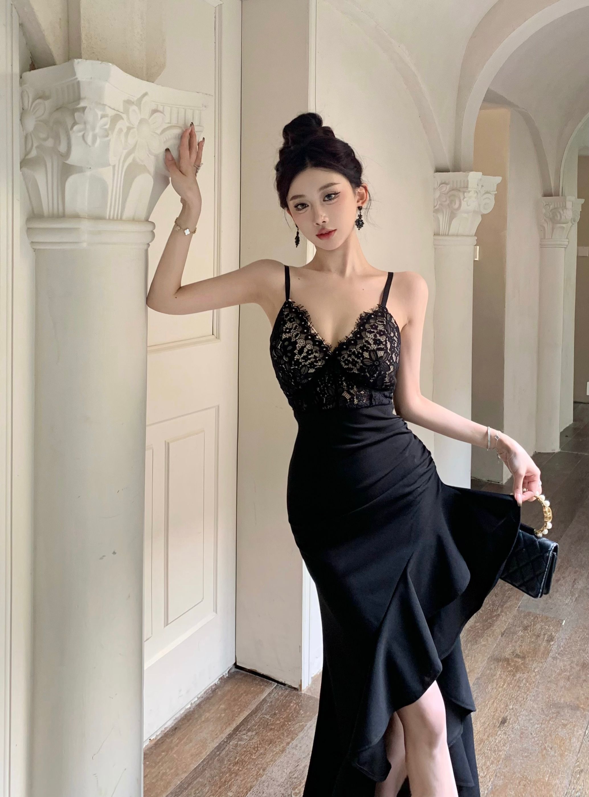 Actual shot of 2023 new style suspender lace splicing irregular dress