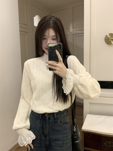 Real shot of half turtleneck thickened brushed bottoming shirt for women in winter, stylish inner layering, slimming puff long-sleeved lace shirt for women