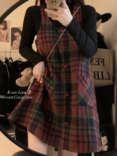 Actual shot ~ Festive atmosphere New Year red plaid tank top sweet and cute woolen dress