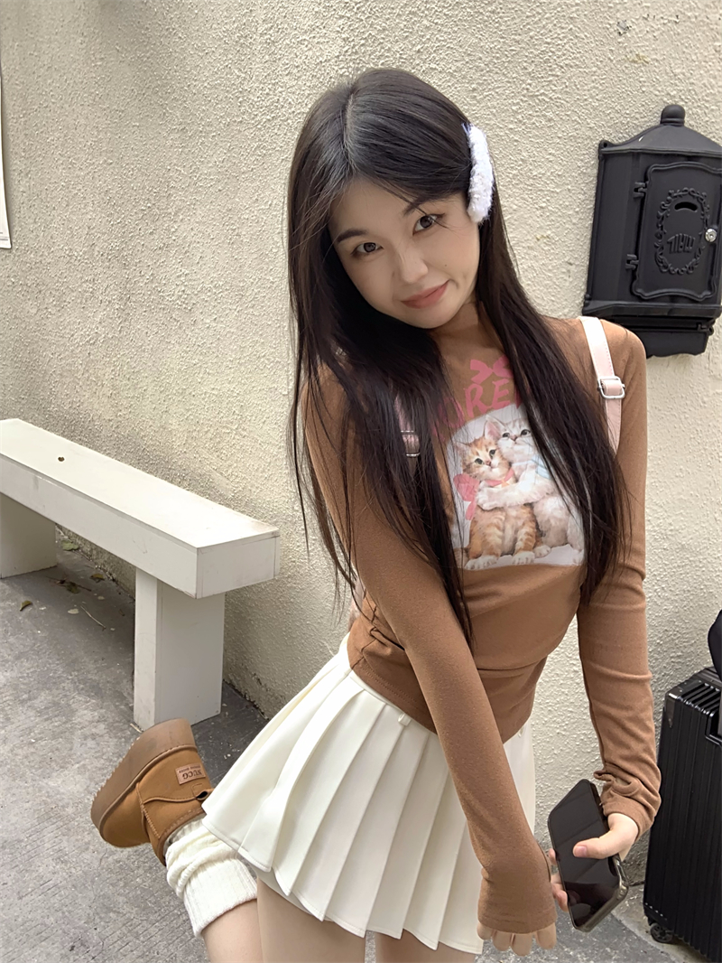 Real shot of Hakimi’s cute and versatile short top that can be worn both inside and outside.