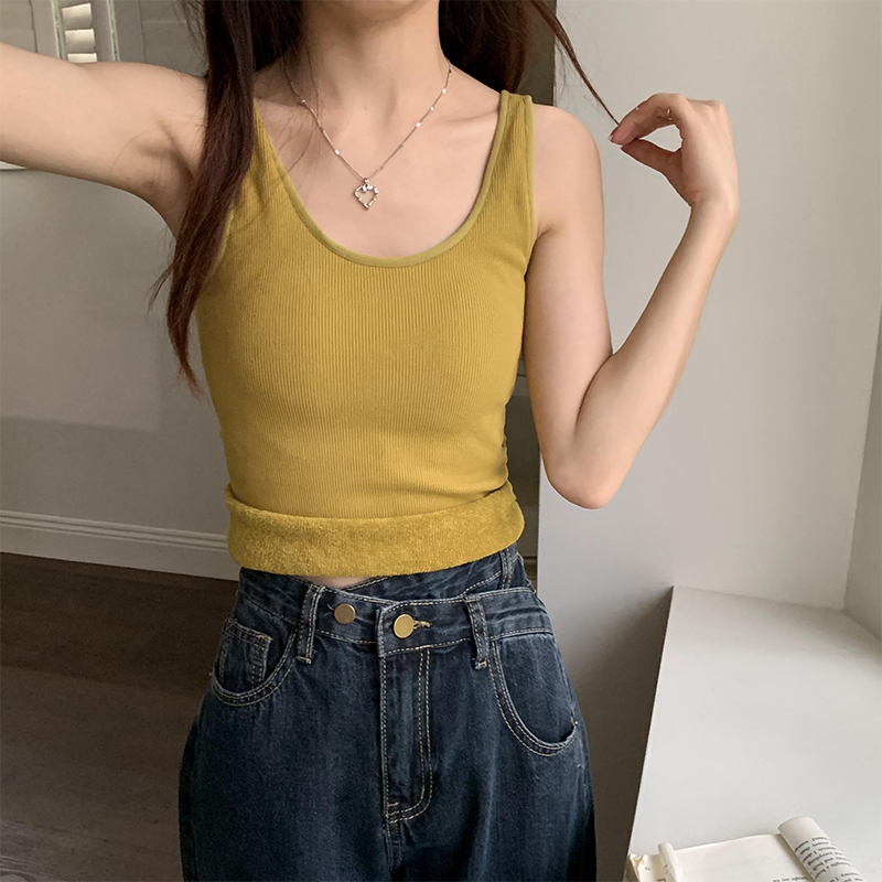 Actual shot of Korean style solid color inner camisole women's slim fit with chest pad and velvet warm outer top