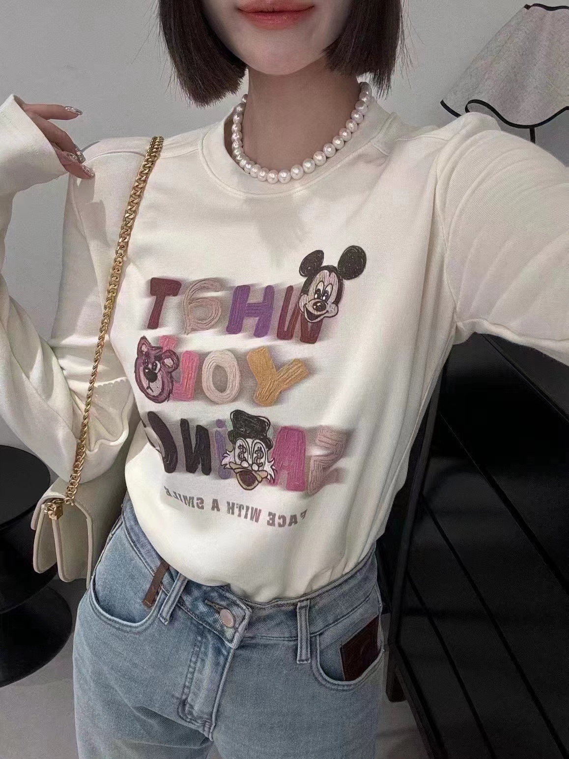 Cartoon Mickey color letters printed brushed plus velvet short bottoming shirt for women winter slimming long-sleeved T-shirt