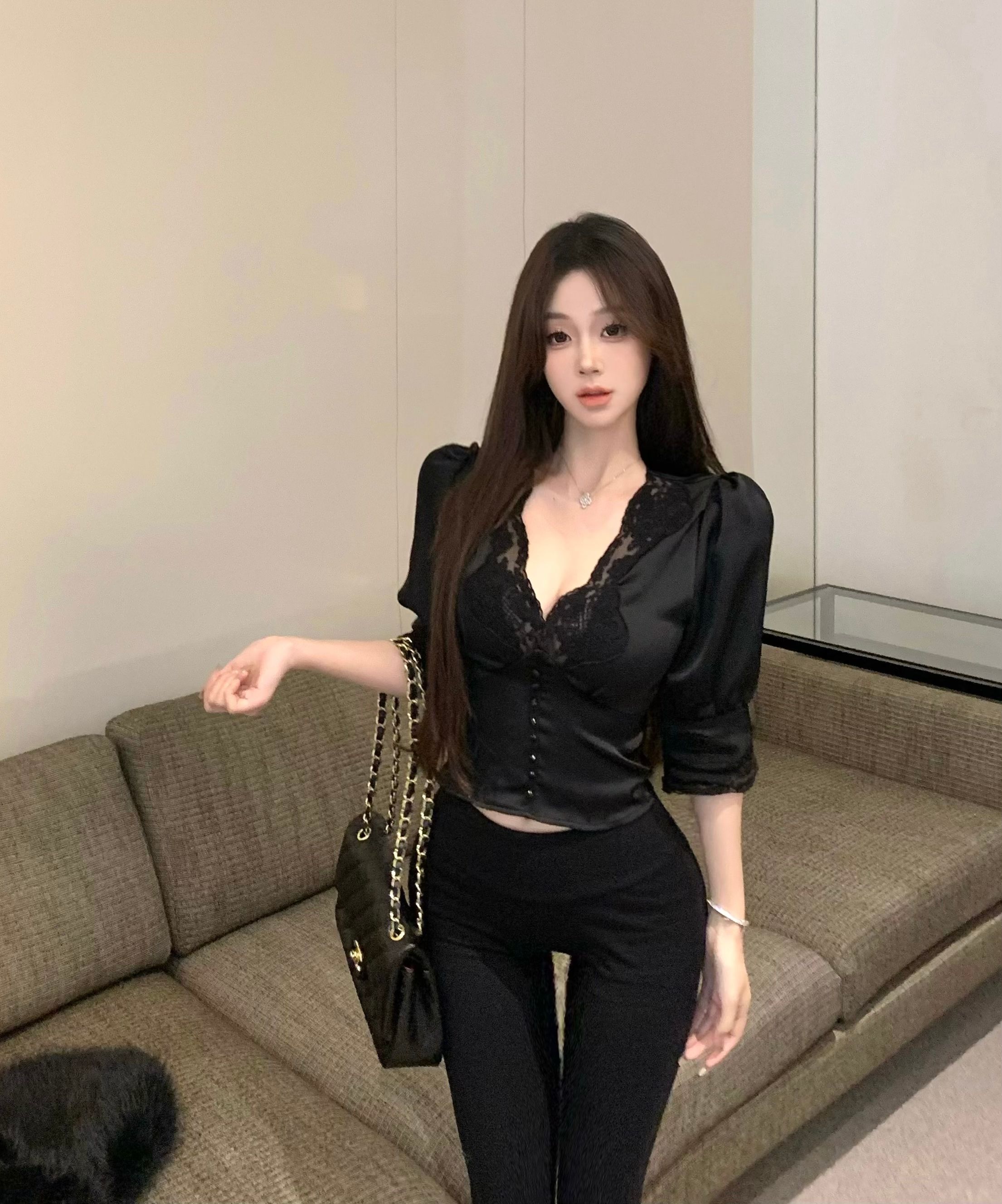 Stunningly beautiful romantic French lace spliced ​​acetate satin palace style shirt