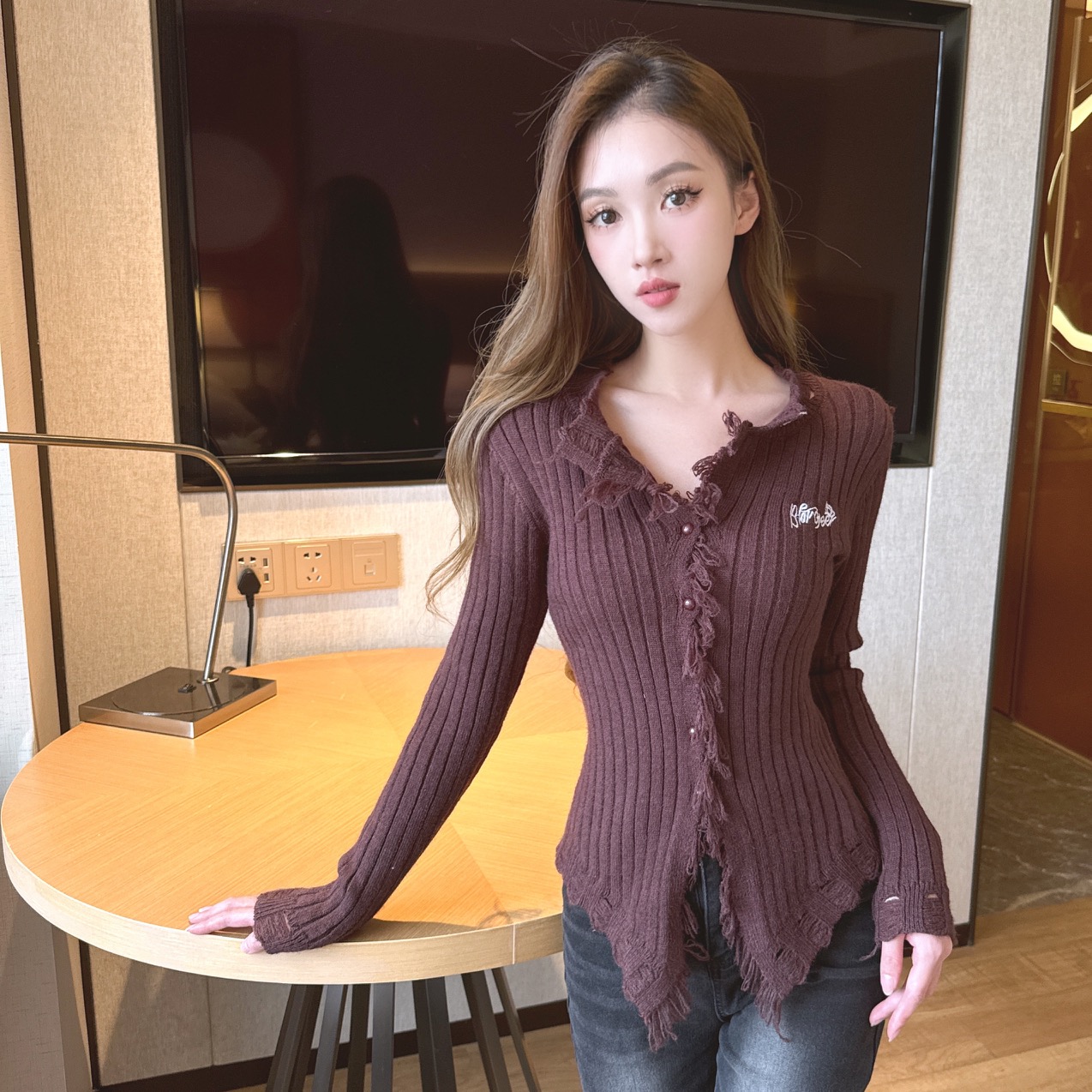 實拍  氣質V領毛衣純色修身型坑條加厚毛邊設計感針織開衫女
