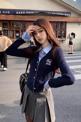 Fake two-piece polo collar shirt for women autumn 2023 new college style slimming short layered cardigan top