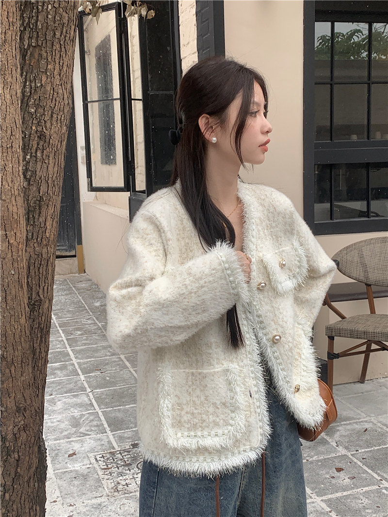 Actual shot of 2023 autumn and winter small fragrance style V-neck tassel jacket knitted cardigan sweater for women