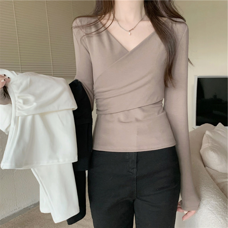 Autumn and winter design belly-covering long-sleeved T-shirt winter new bottoming shirt niche right-shoulder slim V-neck short top