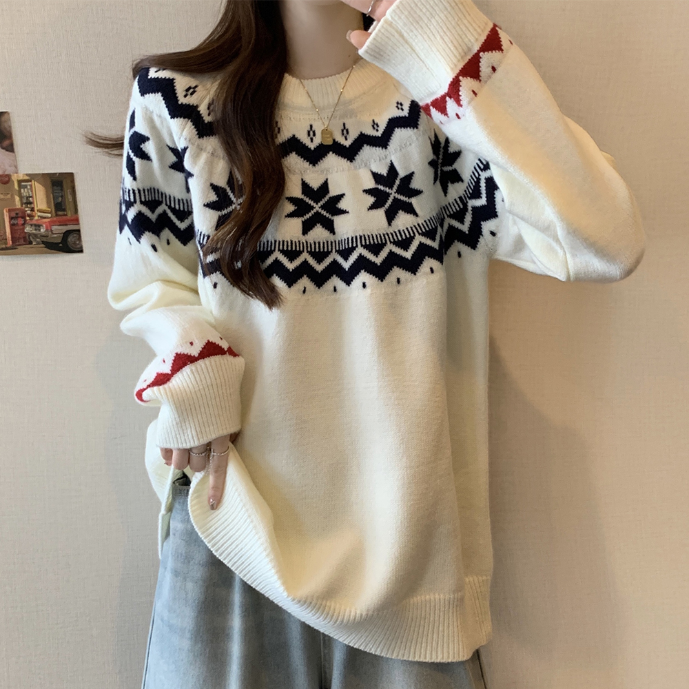 Actual shot of plus size women's autumn and winter new Christmas snowflake pullover sweater for women, loose and versatile, temperament knitted sweater top