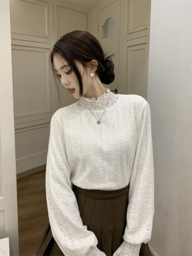 Real shot of half turtleneck thickened brushed bottoming shirt for women in winter, stylish inner layering, slimming puff long-sleeved lace shirt for women