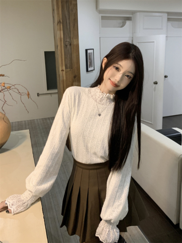 Real shot of half turtleneck thickened brushed bottoming shirt for women in winter, stylish inner layering, slimming puff long-sleeved lace shirt for women