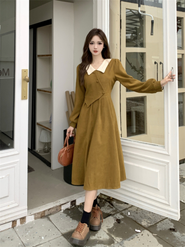 Real shot of new French Platycodon fake two-piece dress for women 2023 winter black long-sleeved waist mid-length skirt