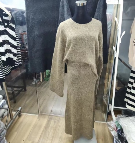 韩版气质复古刷毛喇叭袖厚实毛衣女秋冬高腰中长款包臀裙子两件套