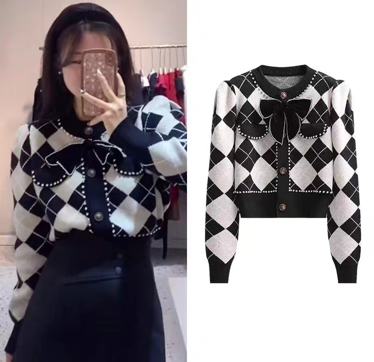 Xiaoxiang style retro rhombus color-blocked short cardigan sweater for women with bow tie, slimming and diamond-encrusted sweater