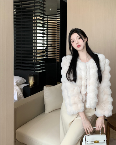 Actual shot ~ 2023 new winter style sweet and gentle temperament round neck design small fur coat for women