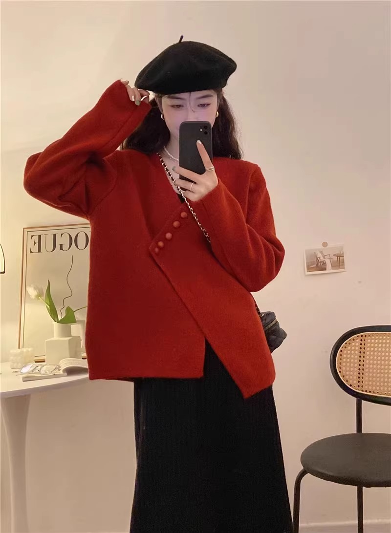 紅色v領毛衣女秋冬2023早春新款過年本命年衣服港味復古chic上衣