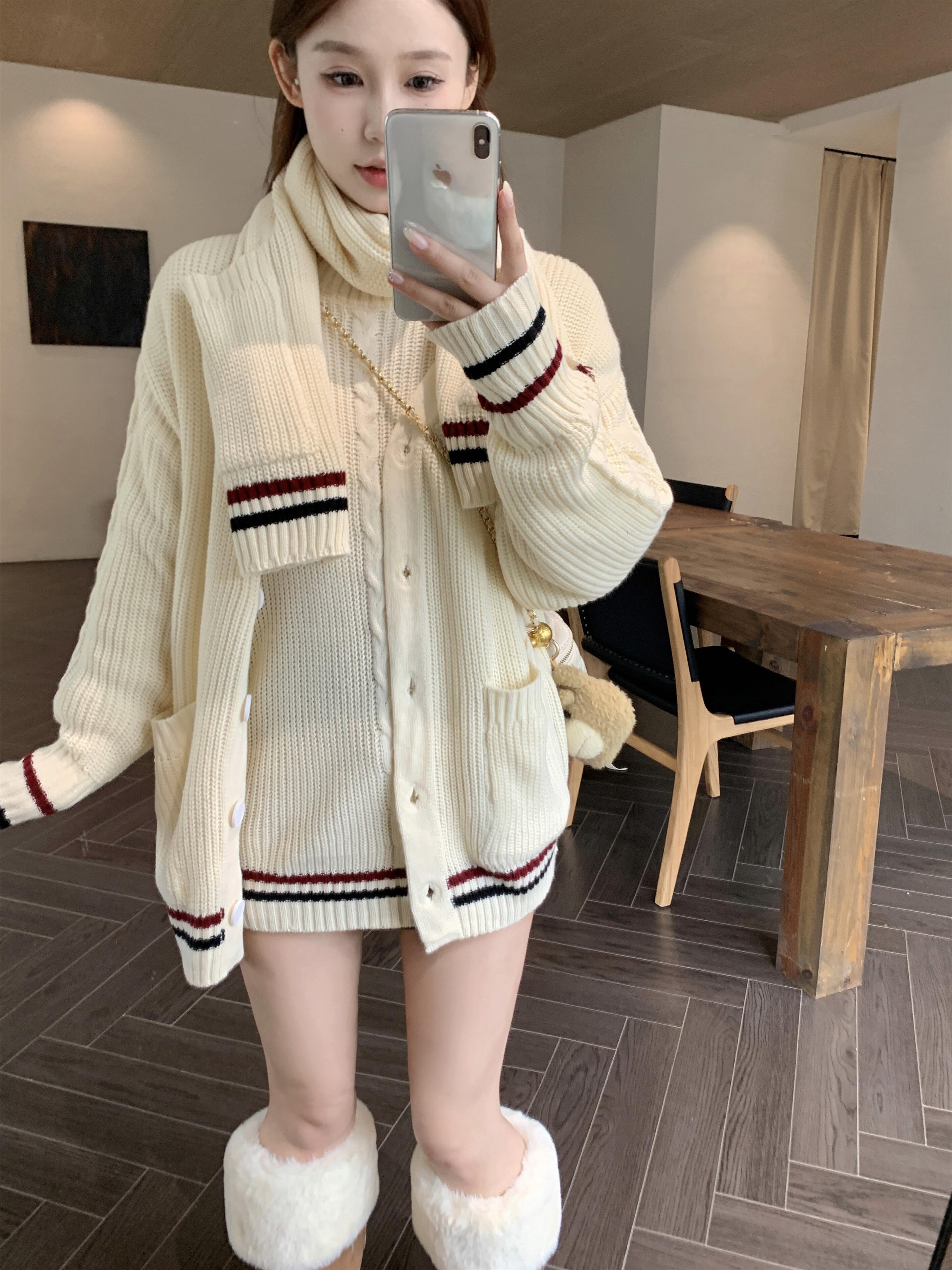 Real shot of Paddington's Notepad Gaoke major sweater cardigan women's pullover scarf three-piece suit
