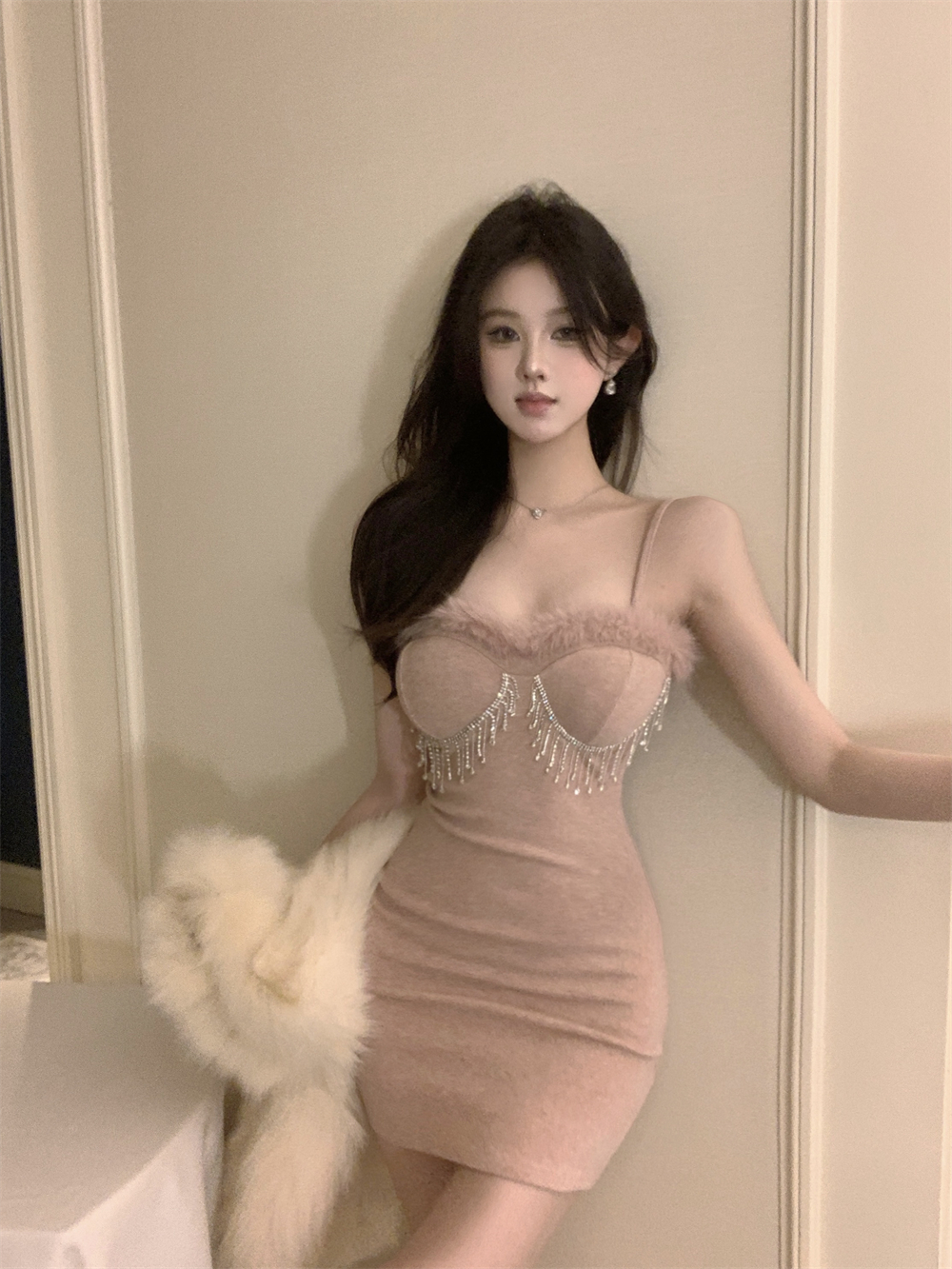 Real shot of furry spliced ​​tube top and suspender belt, pure lust rhinestone tassel slimming dress