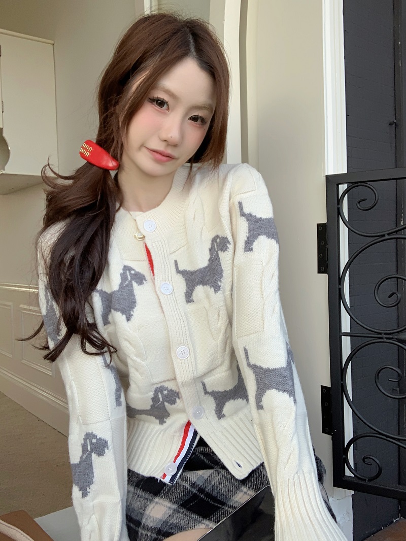實拍  奶油哈基米質感學院圓領小狗慵懶毛衣扣子開衫