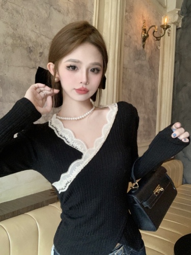 Real shot of contrasting retro cross-over irregular lace slim-fitting top