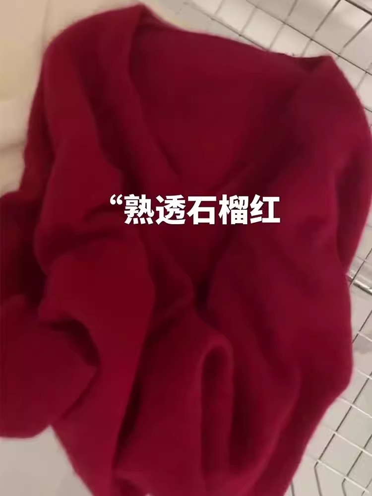 紅色v領浣熊絨套頭毛衣針織衫女秋冬季2023新款慵懶風超好看上衣