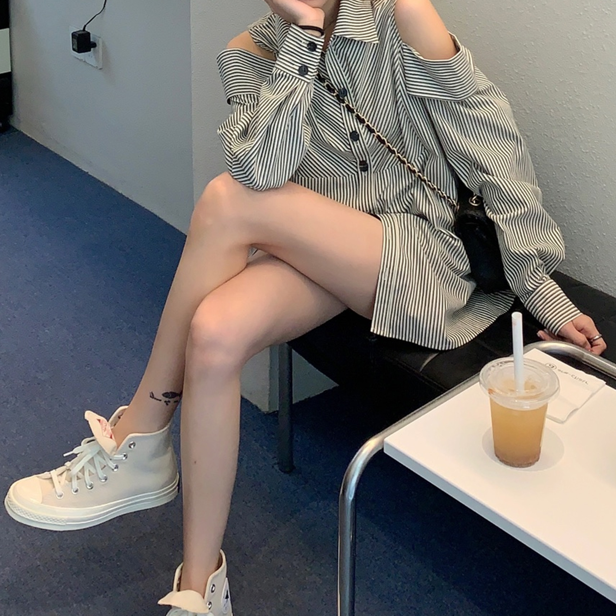 2023秋王炸襯衫高級感小眾設計條紋慵懶韓妹襯衫女長袖露肩上衣