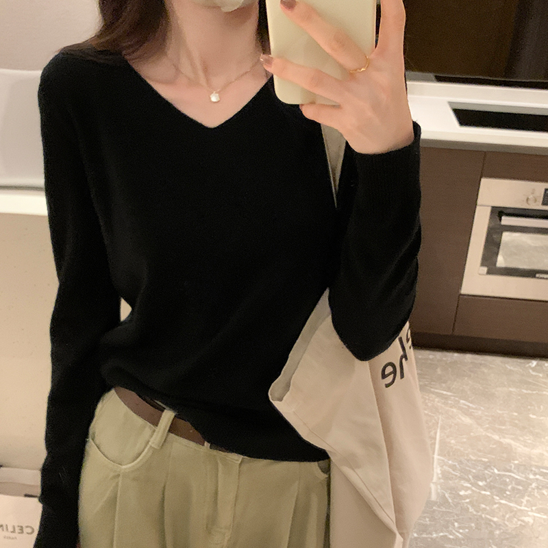 黑色v領針織衫女秋冬寬鬆簡約氣質上衣內搭長袖雞心領毛衣打底衫