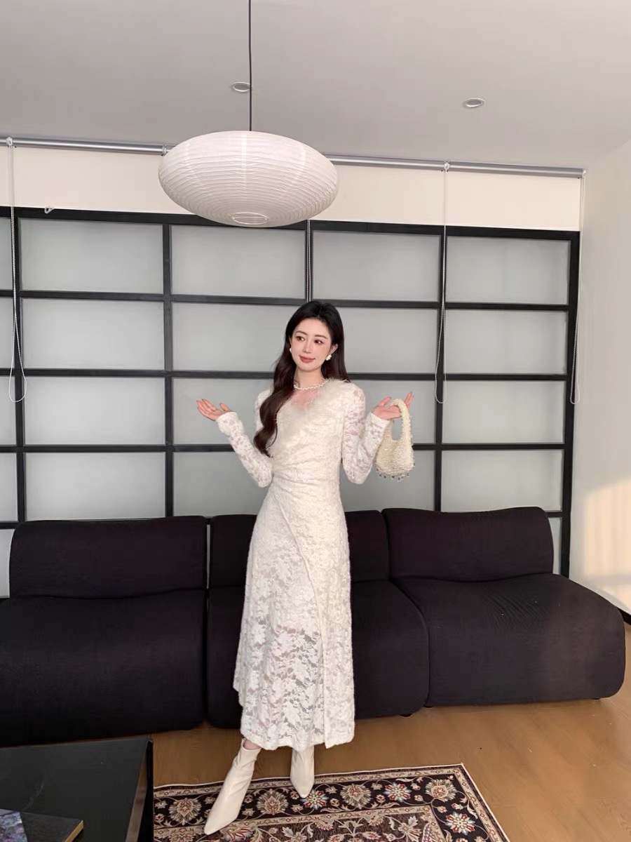 時髦氣質羽毛V領加絨蕾絲長裙修身收腰顯瘦長袖連衣裙秋冬百搭裙