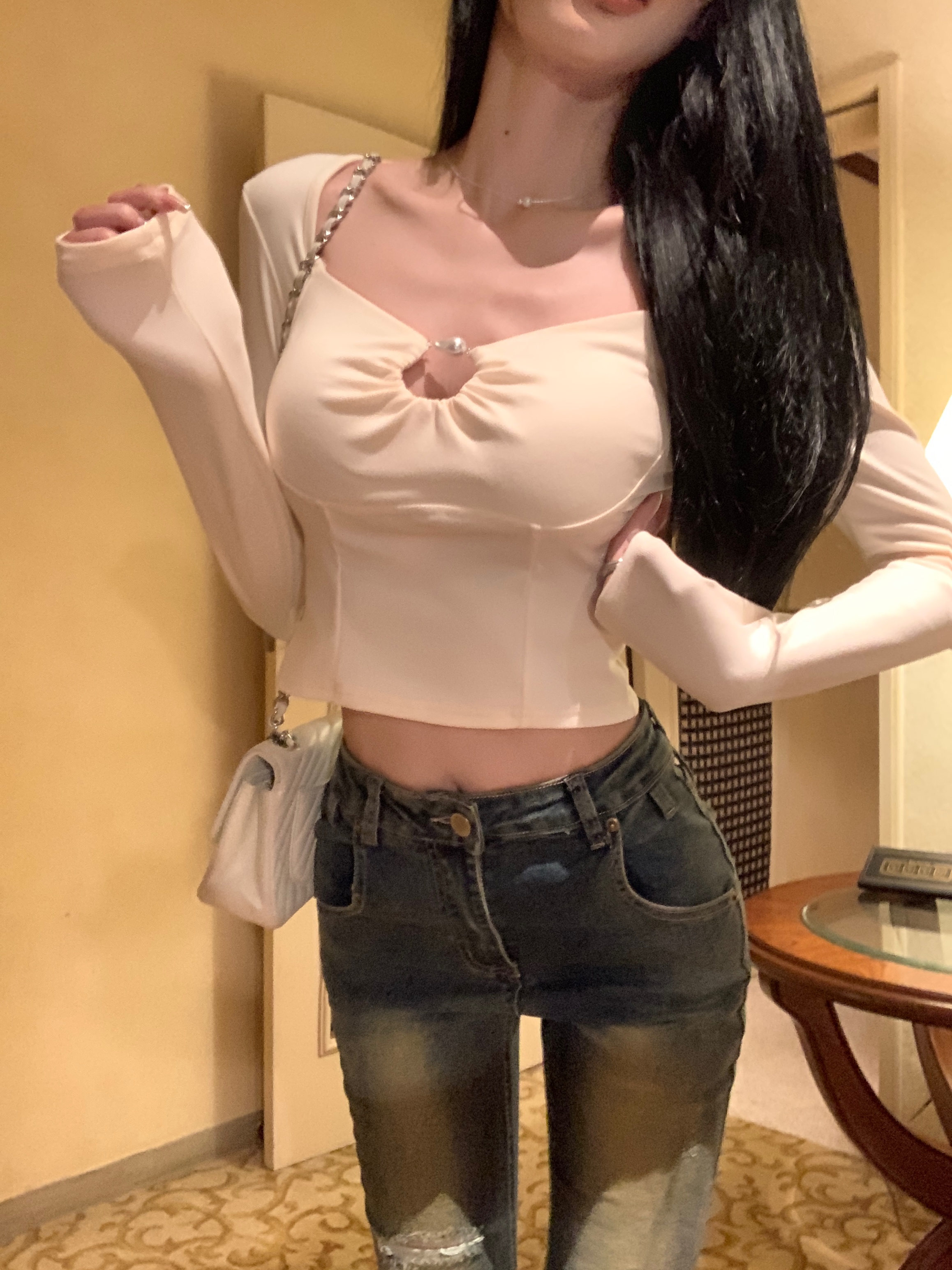 鏤空露鎖骨打底衫方領長袖T恤女秋冬季氣質短款修身收腰內搭上衣