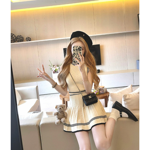 Tmall quality inner pleated skirt suit early autumn college style knitted vest cardigan small fragrant style skirt