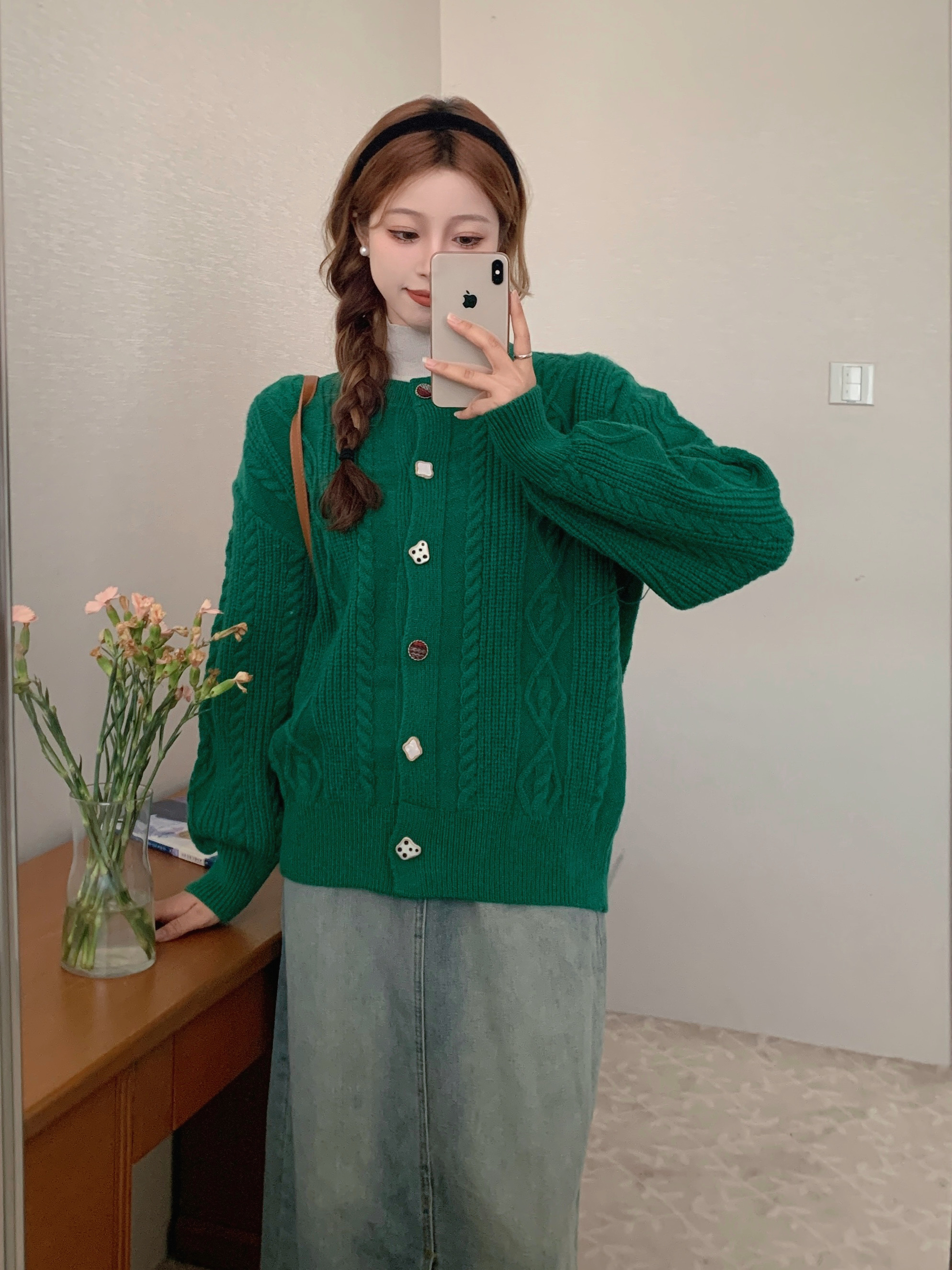 Real shot of large size autumn and winter heavy industry retro twist colorful button sweater cardigan super white emerald warm knitted jacket