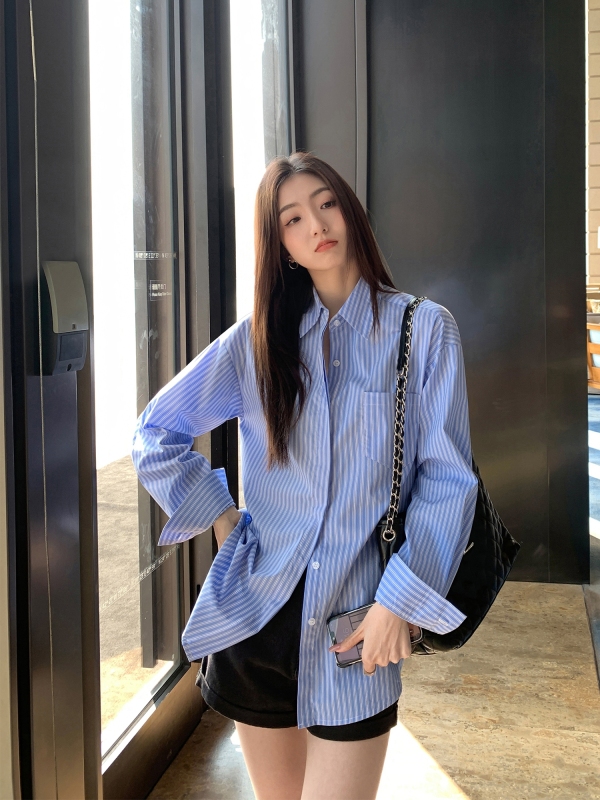 MULVAN 藍色條紋襯衫女2024春新款韓版寬鬆疊穿長袖上衣春季百搭