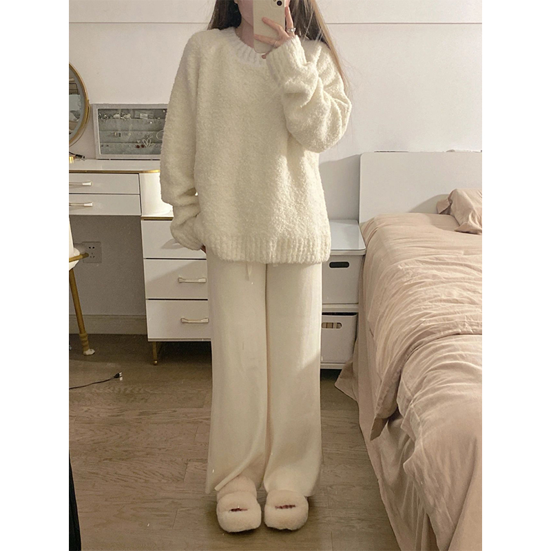 Gentle, lazy, soft and waxy sweater for women, new style, small, stylish, long-sleeved sweater, casual pants, two-piece set