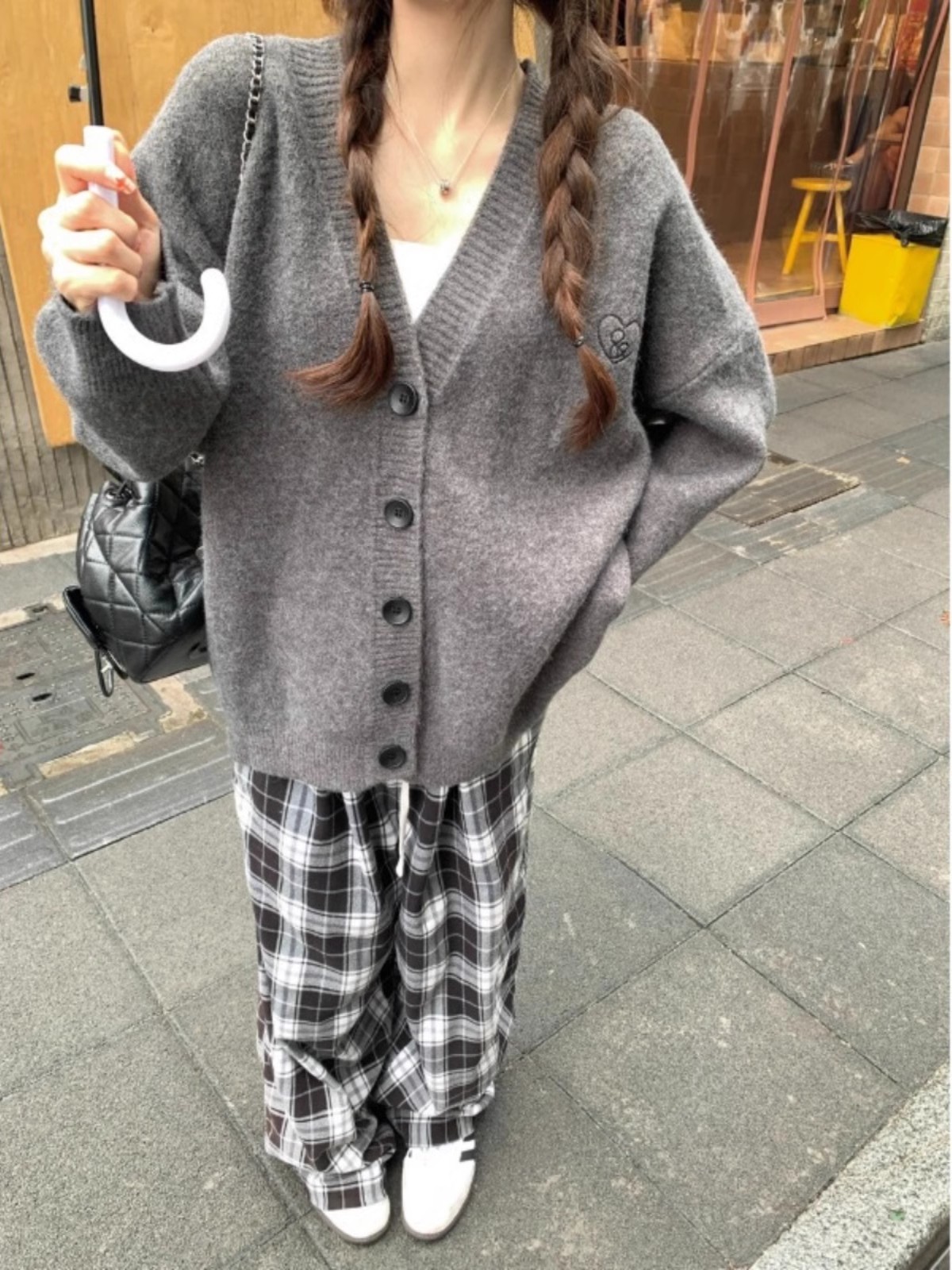 PPHOME法頌甜絨~慵懶寬鬆V領刺繡毛衣女秋冬外搭軟糯針織開衫外套