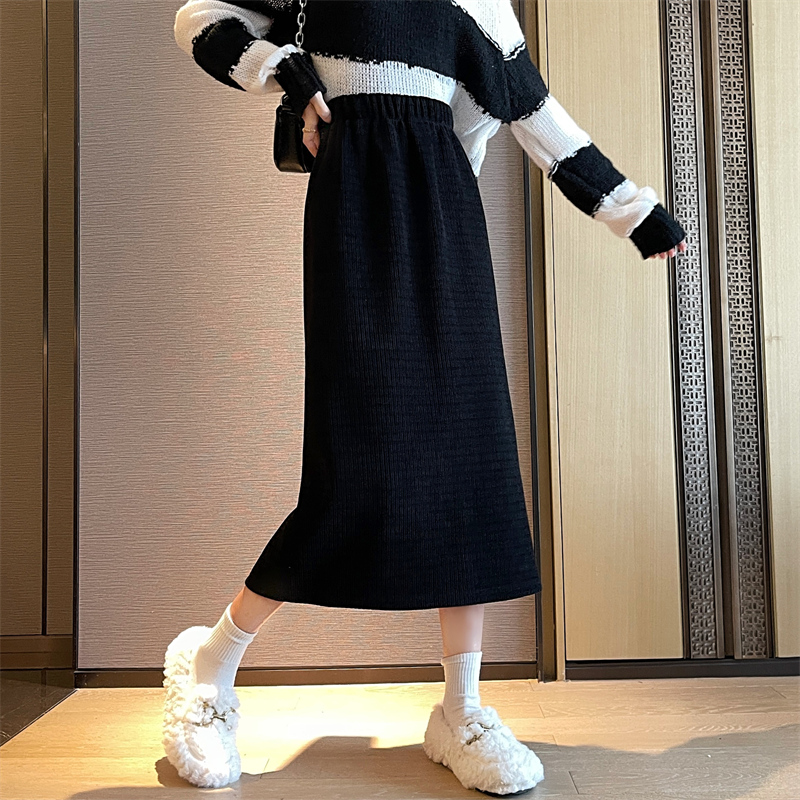 Actual shot of high-elastic corduroy thin new versatile rear slit casual skirt for women