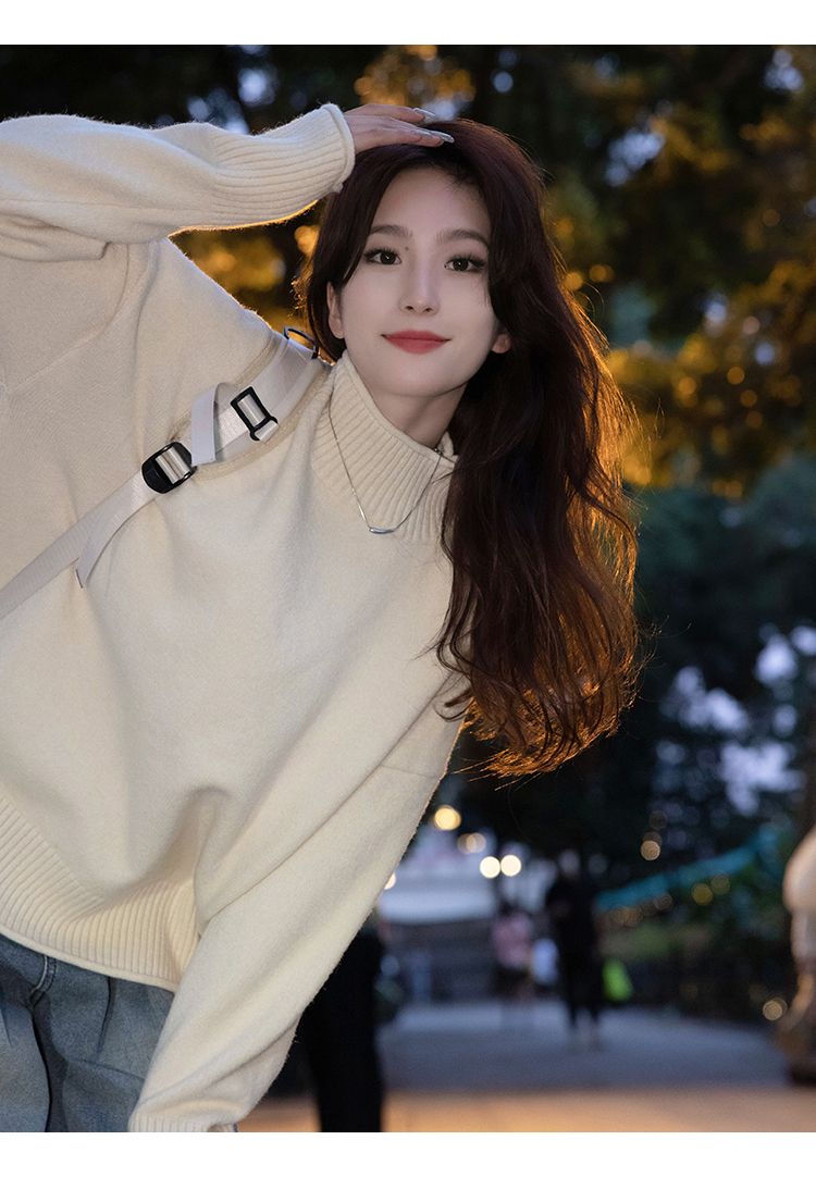 楊泡泡 杏色卷邊高領純色毛衣女2023冬季新款寬鬆韓版慵懶風針織