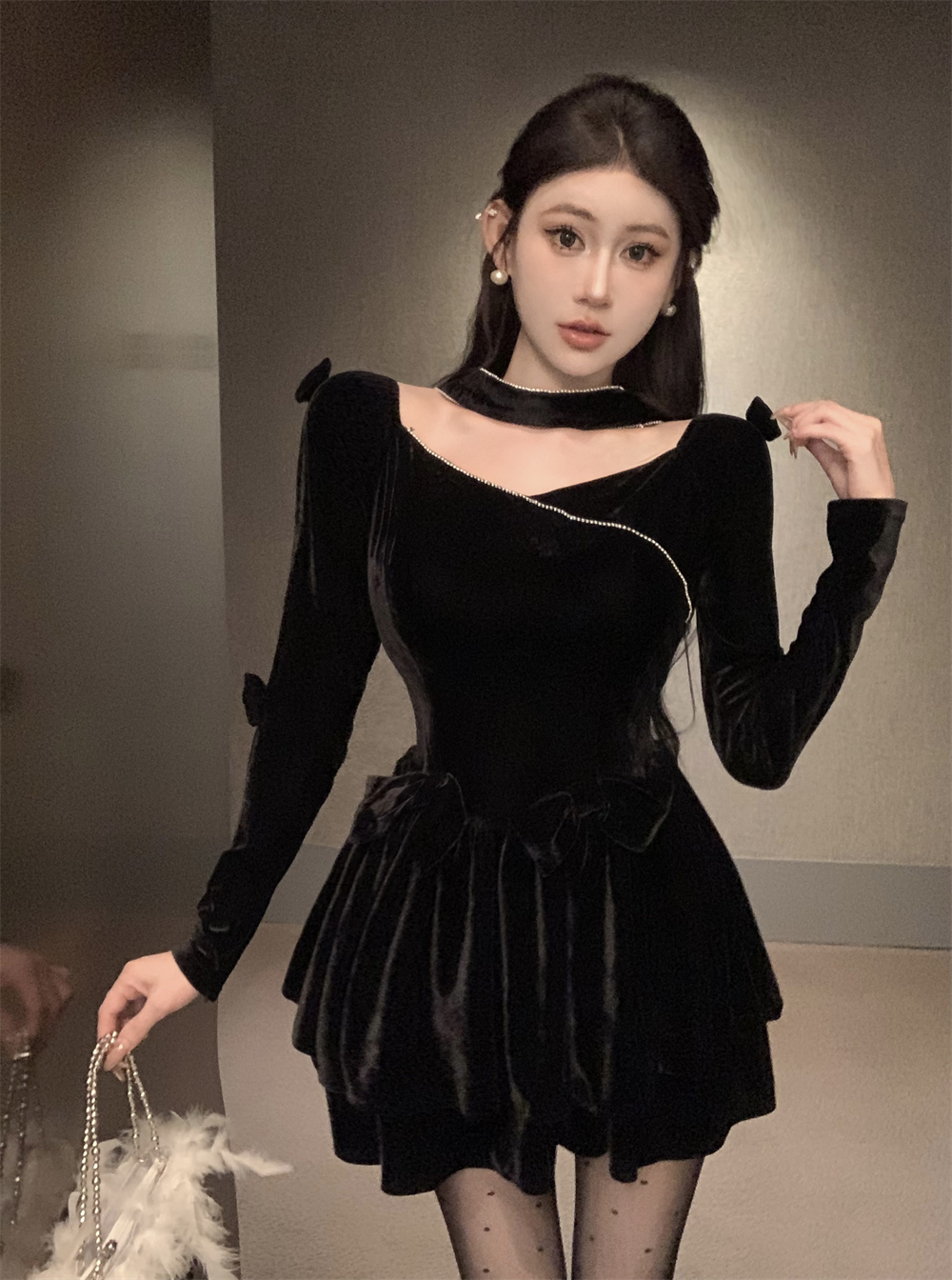 Actual shot of one-shoulder halterneck velvet long-sleeved bow high-waist slim A-line dress