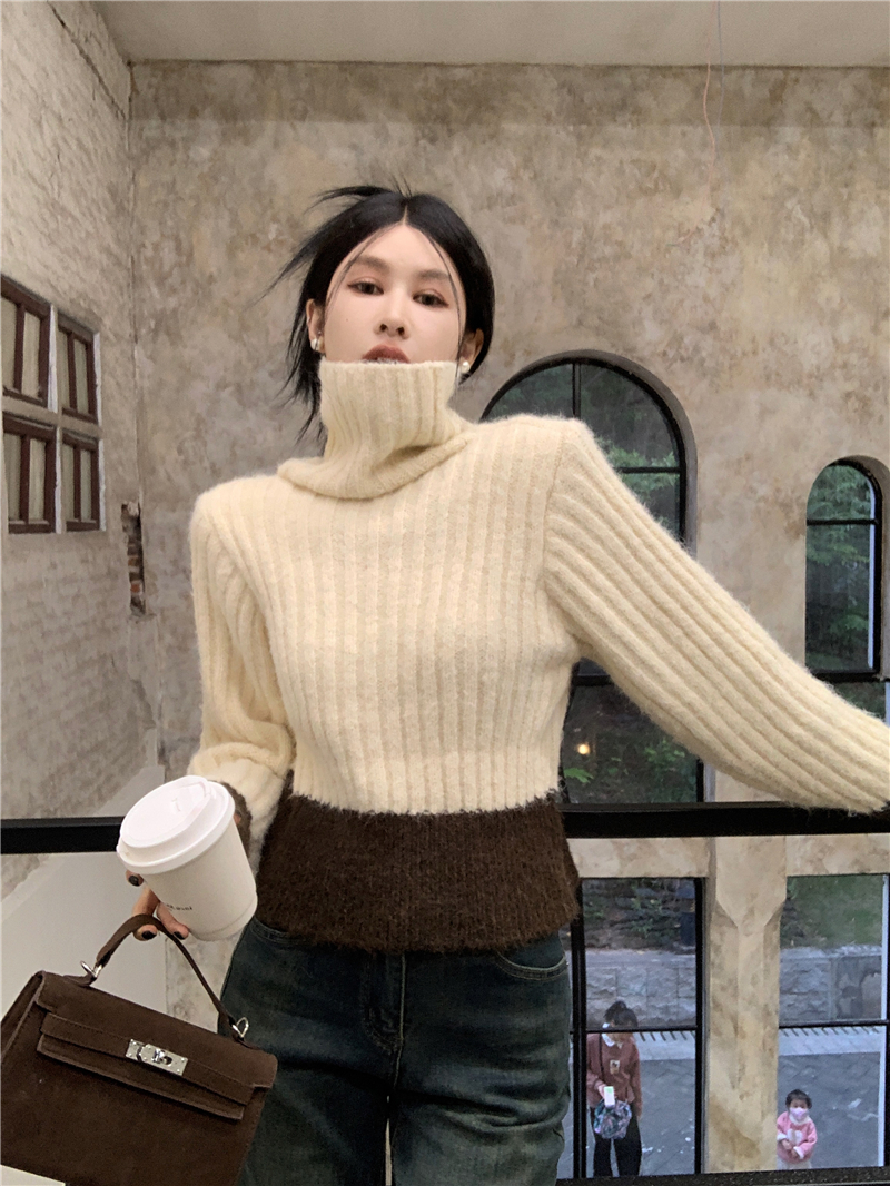 Actual shot of turtleneck contrasting color sweater for women in winter thick style fashionable short sweater