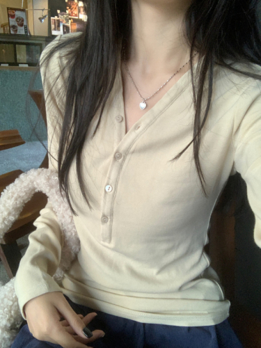 Actual shot~Korean style autumn and winter pure desire button v-neck slimming and versatile elastic bottoming top~