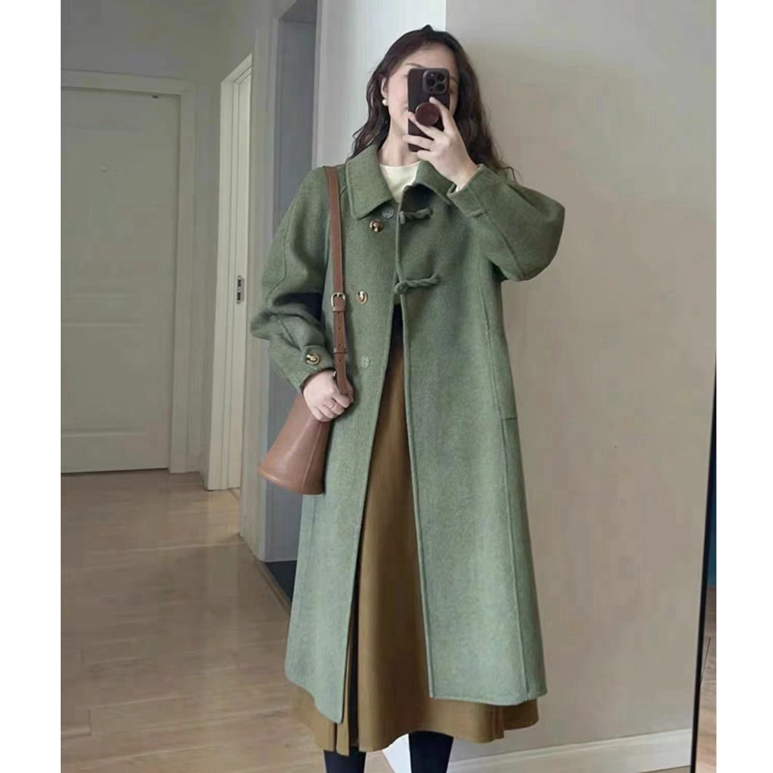 2023 new autumn and winter green Hepburn style design woolen coat mid-length woolen coat for women