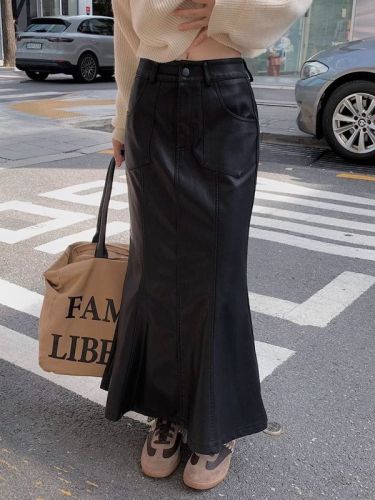 Black leather skirt women's autumn and winter  new retro high-waist slim mid-length fishtail skirt design skirt