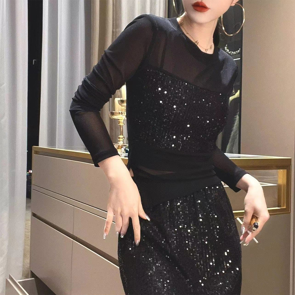 質檢官圖亮片拼接微透網紗長袖T恤女春季氣質修身純欲風性感上衣