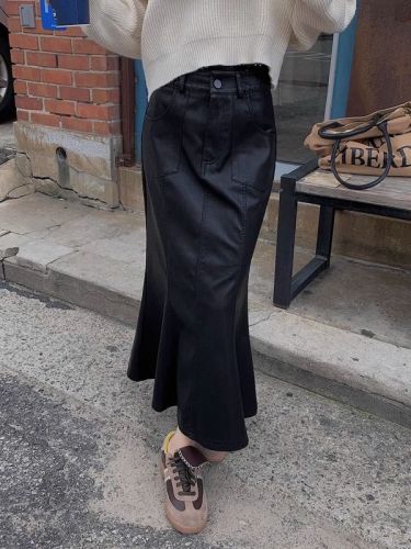 Black leather skirt women's autumn and winter  new retro high-waist slim mid-length fishtail skirt design skirt