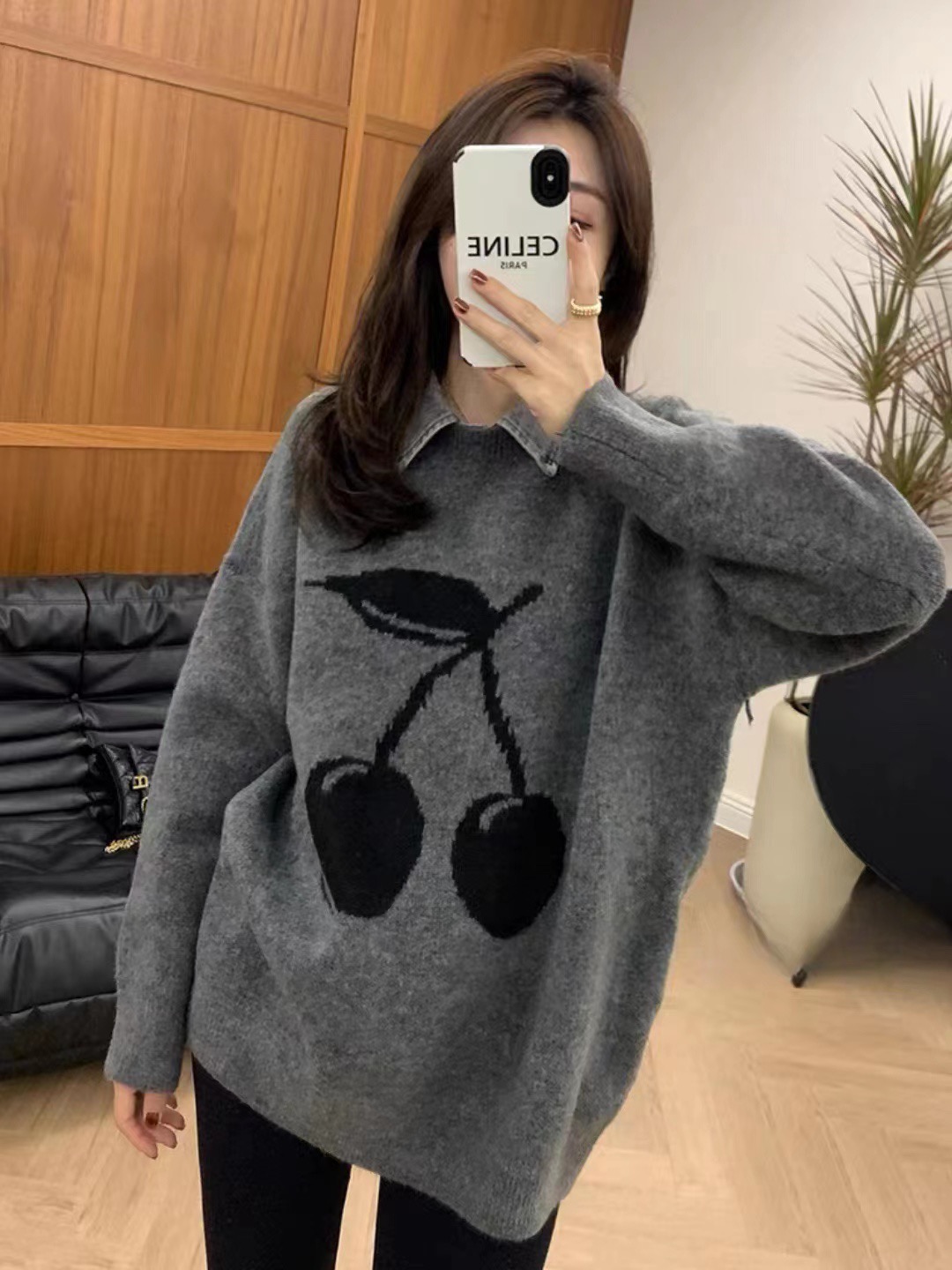 灰色櫻桃刺繡牛仔領毛衣女秋冬慵懶風寬鬆時尚套頭針織上衣潮