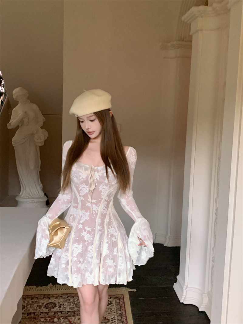 實拍法式甜美氣質蕾絲連衣裙性感喇叭袖裙子辣妹設計感仙女a字裙