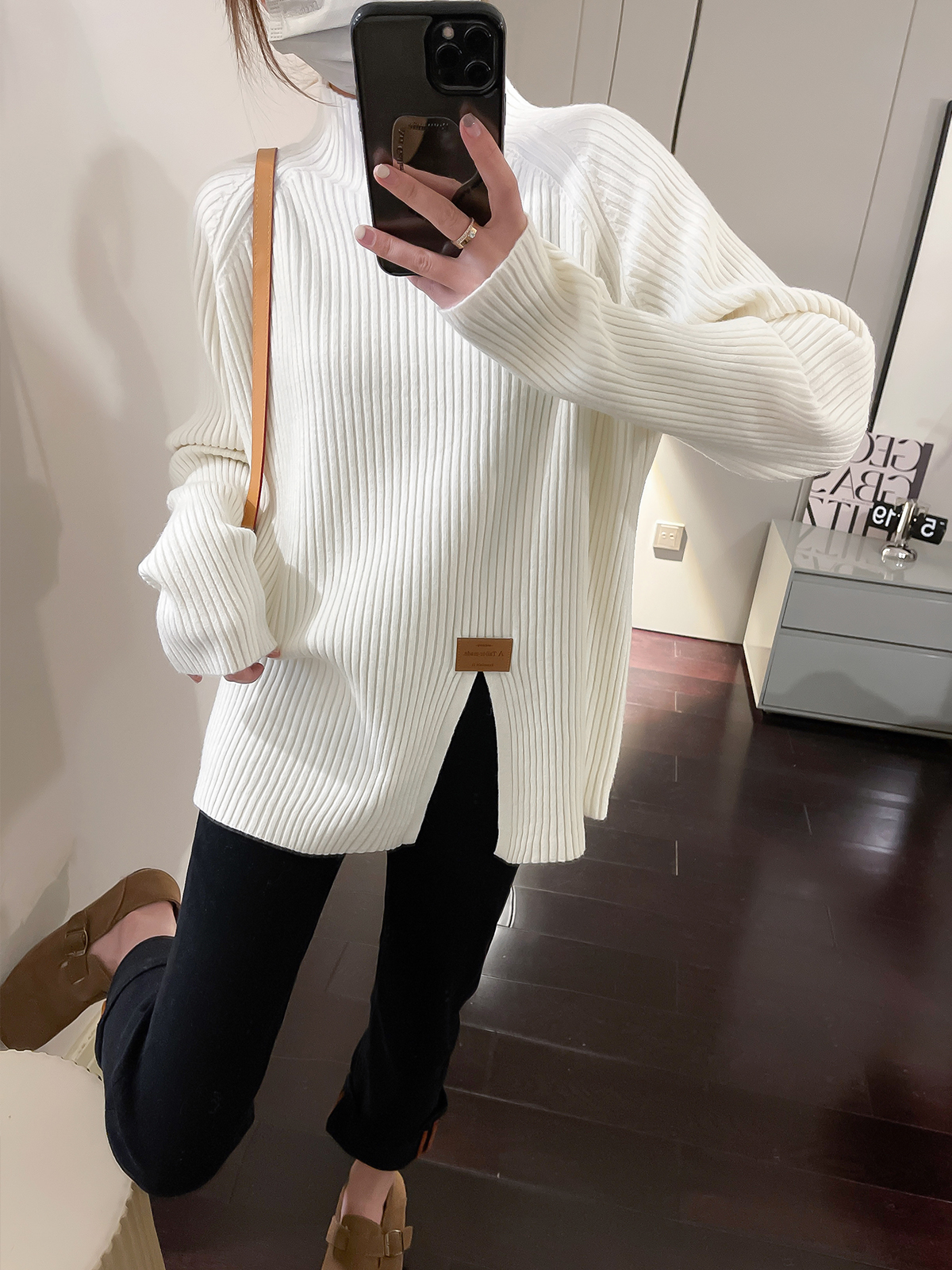 Black turtleneck soft waxy style sweater for women autumn 2023 new design slit commuting versatile sweater top