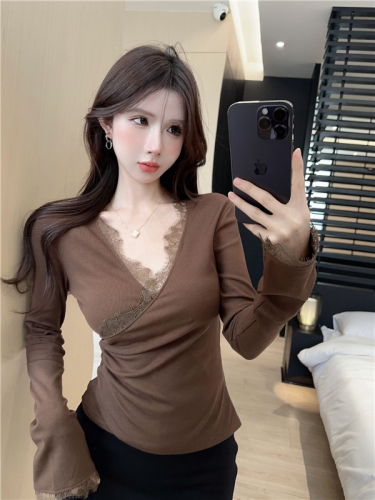 Real shot of retro sexy lace splicing bottoming shirt, slim fit and long-sleeved T-shirt top