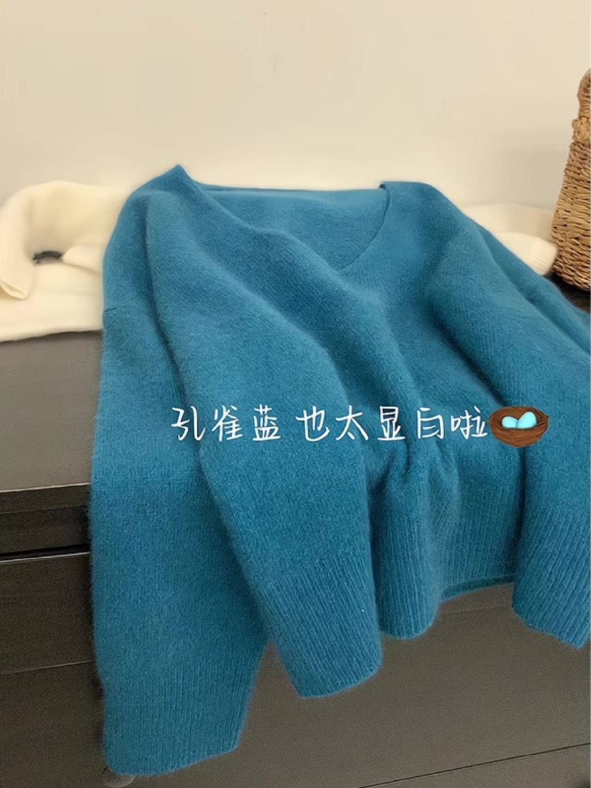 Raccoon velvet blue v-neck sweater sweater for women in autumn and winter, loose, lazy, soft and waxy short pullover top