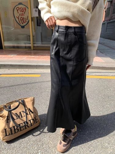 Black leather skirt women's autumn and winter  new retro high-waist slim mid-length fishtail skirt design skirt