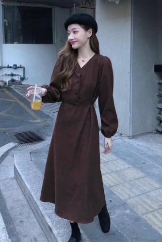 Real shot of high-end coffee break skirt corduroy long skirt for women in autumn and winter French gentle style bottoming dress